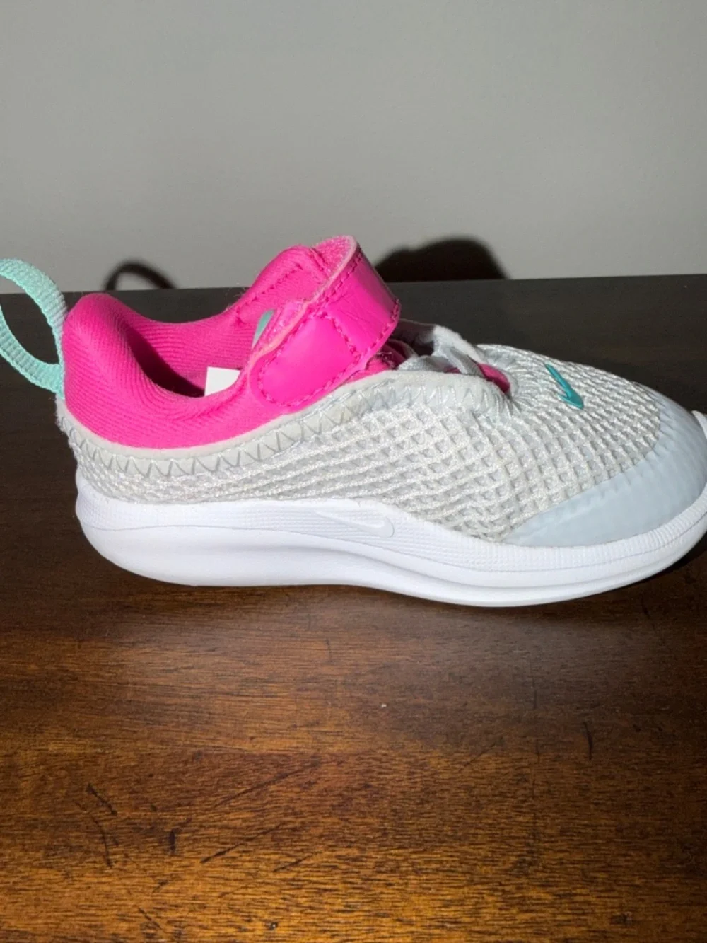 Nike Baby Water Mesh Sneakers Pink and White Size 5C Toddler Shoes Pre-owned EUC